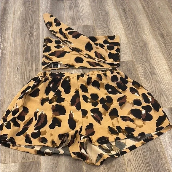 SHEIN Leopard Print Two-Piece Set - Picture 3 of 8